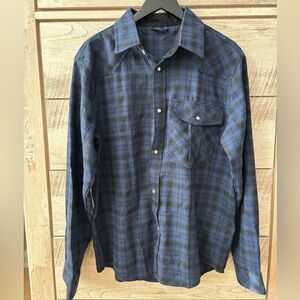 Brand new, never worn!
Men's Blue Plaid Shirt
T 20